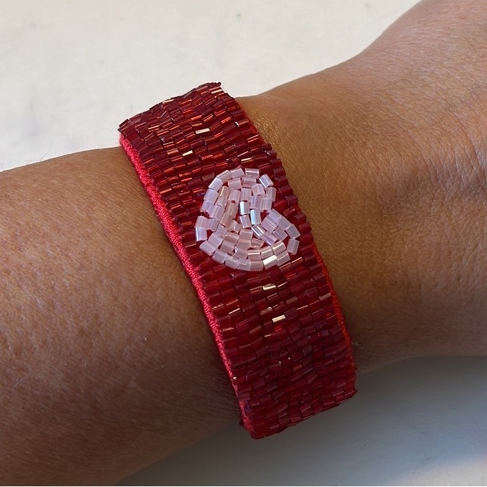 Liz Claiborne Red With White Heart Beaded Bracelet.  P
